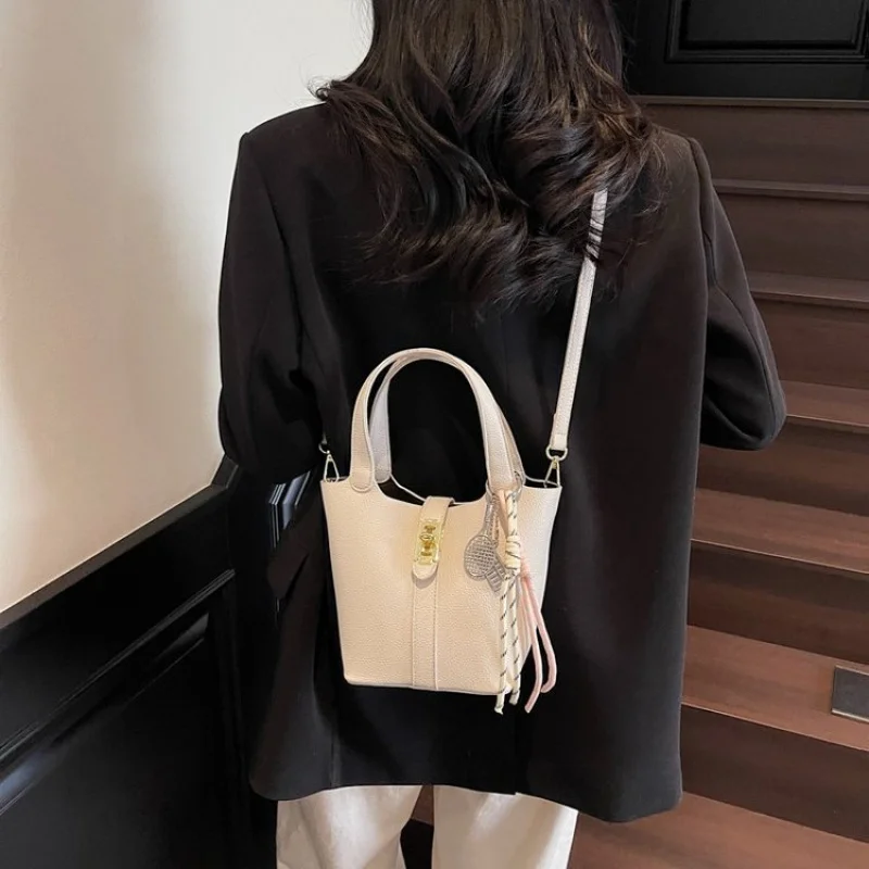 

Chic Ladies Leather Crossbody Bag Shoulder Handbag Tote Style Luxury Brand By Famous Designer Popular Elegant