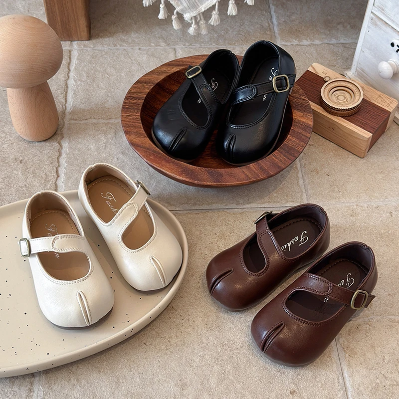 Toddler Girls Strappy Leather Shoes with Buckle 2026 New Autumn Kids Barefoot Mary Jane Flats Non-slip Simple Girls Party Shoes