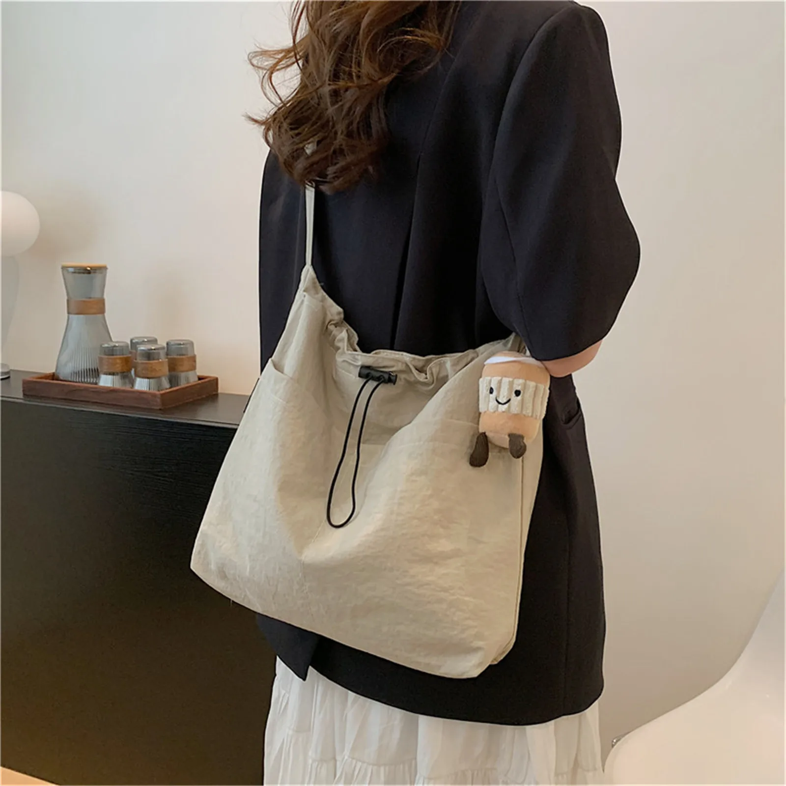 2024 New Large Capacity Shoulder Bag for Women Fashion Simple Drawstring Bucket Bag Casual Commuting Crossbody Bag Nylon Handbag