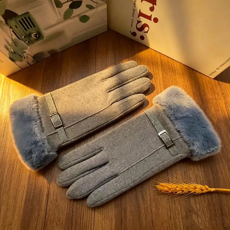 Die warmen Winterhandschuhe für Damen sind winddicht und kältebeständig, haben ein dickes Futter aus Kunstfell und sind als Touchscreen-Handschuhe geeignet. – Detail 6
