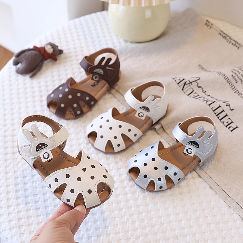 

Little Girls Sandals with Dots 2026 Summer Kids Princess Flat Sandals Toe-covered Fashion Sweet Soft Non-slip Cute Rabbit Ears