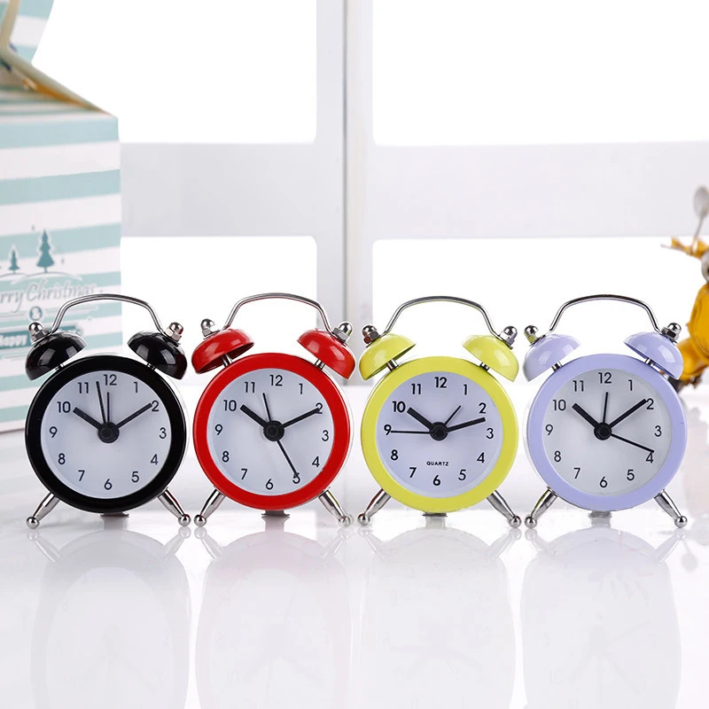 Relógio despertador retro alto para crianças, sinos duplos, metal mecânico, pequeno, cabeceira, mini relógios, desktop, decoração de casa, estudante