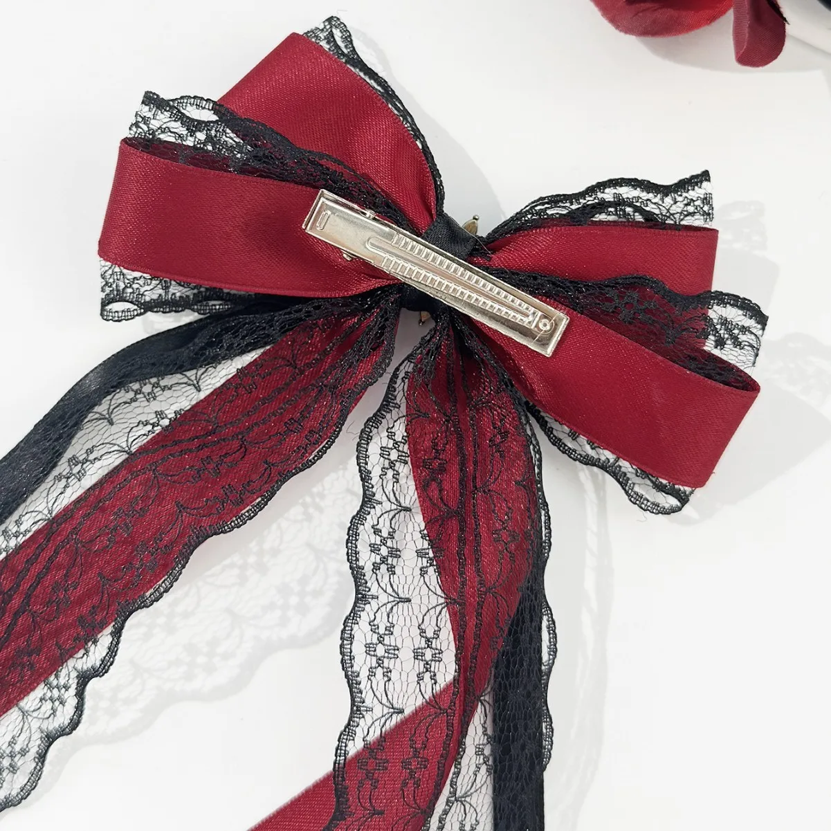 Gotische Schwarz-Rote Spitzen-Satin-Haarspange mit Vintage-Strass-Quaste, Lolita-Haaraccessoires für Alltag, Party und Hochzeit – Detail 3