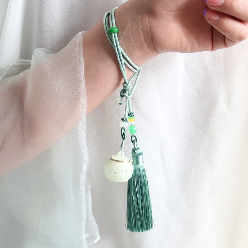 1PC Sandalwood Hollow Carved Sachet Wood Expanding Incense Bottle Storage Box Bag Keyring Car Hanging Tassel Pendant