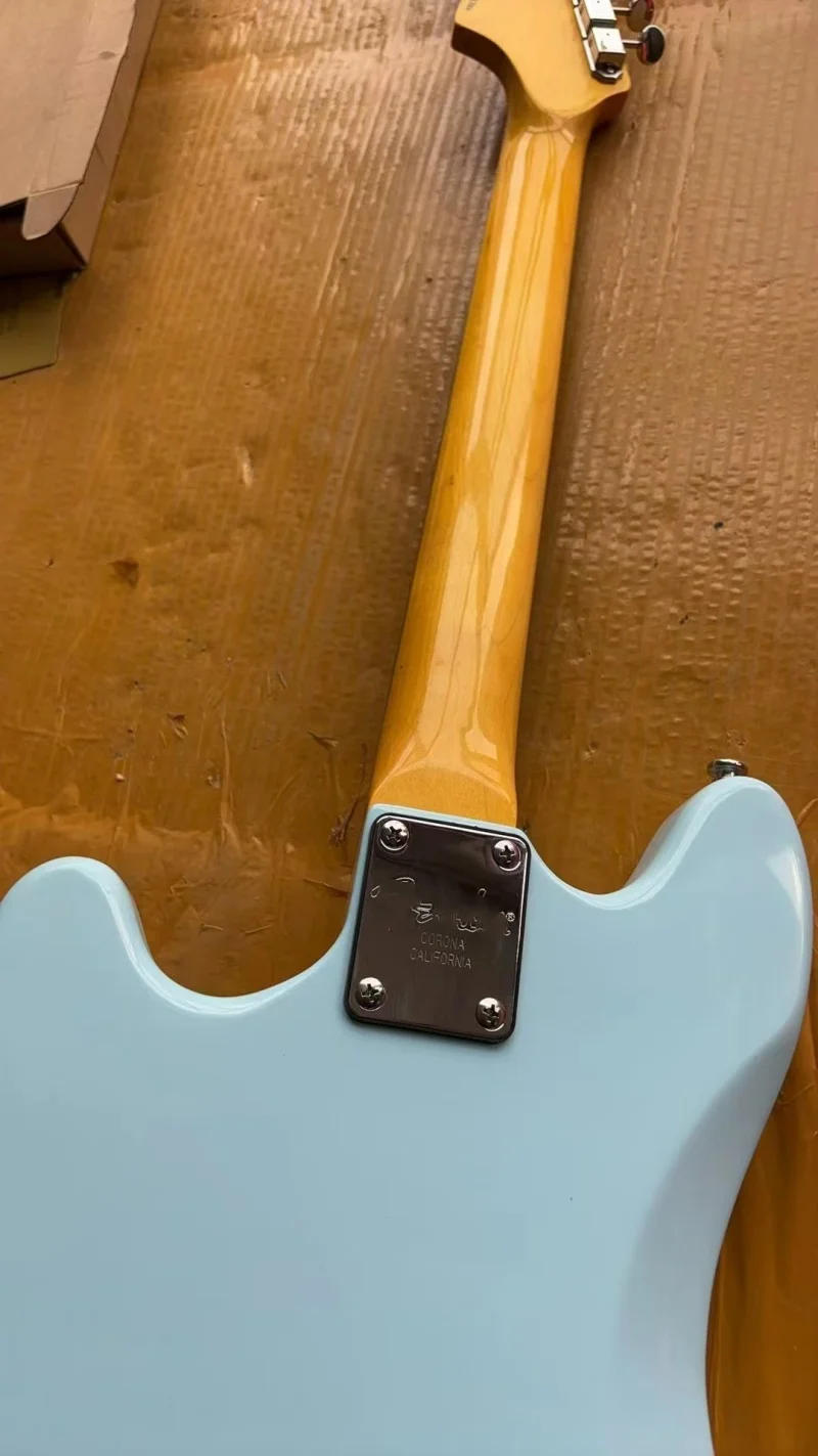 جيتار كهربائي عالي الجودة مكون من 6 أوتار، لوحة أصابع من خشب القيقب ورقبة القيقب، مقياس 610، جيب الالتقاط الأحمر، توصيل مجاني #3