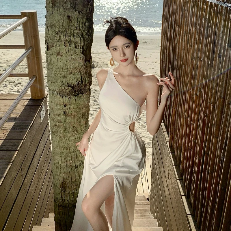 

Seaside Vacation Dress New Summer White Slanted Shoulder Suspender Split Temperament Slim and Thin Dress Temperament Fashion