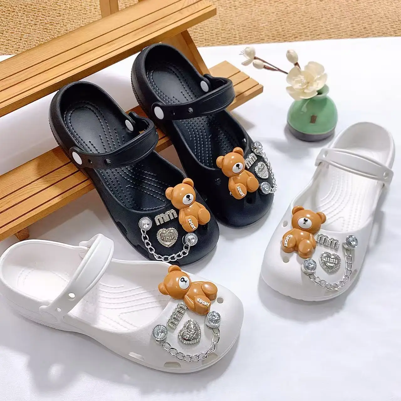 Fashionable Women's Shoes for Summer, Cute Style Mary Jane Clogs with 3D Bear Design, Silver Chain, Heart-Shaped Rhinestone Accessories, Non-Slip, Soft, Comfortable Flat Sandals for Women
