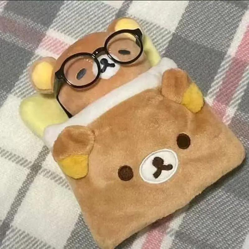 El saco de dormir Sanx Rilakkuma es adecuado para muñeca de 10cm, colgante, cama pequeña, edredón pequeño, decoración de muñeca de cama bonita de dibujos animados de felpa.