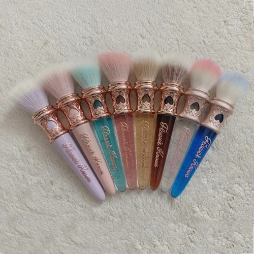 Imagen 2 del producto Juego de Brochas Resaltadoras Flower Knows Ballet Cisne Sirena Luces Lunares Polvo Nácar Brillo Duradero Vegano Maquillaje Rostro Pómulos