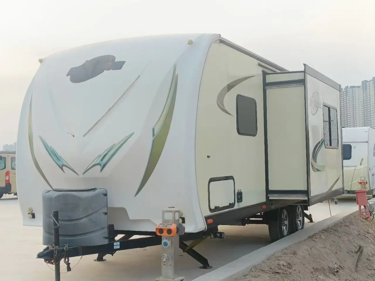 

RV Customizable Electric Brake Travel Trailer, Affordable Car House Trailer Travelling With Big Sofa