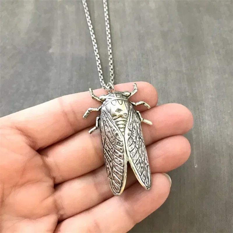 Fashion Retro Insect Cicada Pendant Necklace Metal Unisex Men's Halloween Party Jewelry Gift Accessories