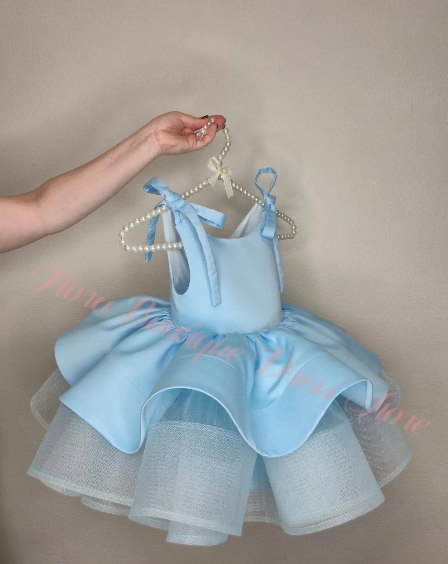 Maßgeschneidertes blaues Blumenmädchenkleid für Hochzeiten, ärmellos, knielang, hohe Taille, elegantes Kindergeburtstagskleid, Erstkommunionkleid – Detail 3