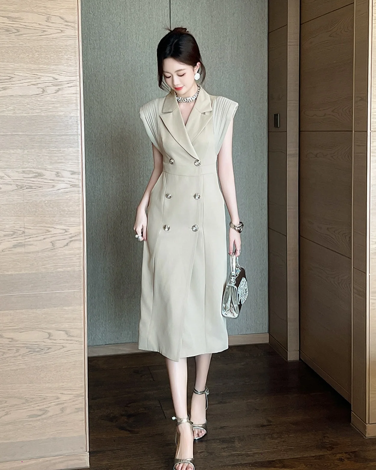 Aangepaste hoge kwaliteit jersey rechte knopen avondjurk delicaat mouwloos v-hals theelengte فسات dhás Antara 2017-