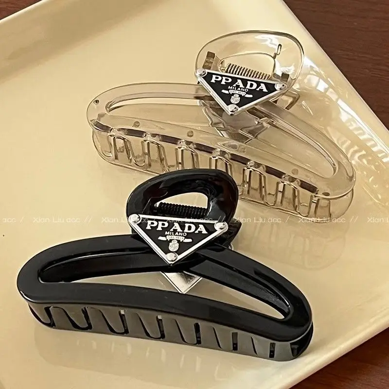 

1/2pcs jelly colored injection molded clip, suitable for women's new high-end style, large board hair clip, shark clip hair clip