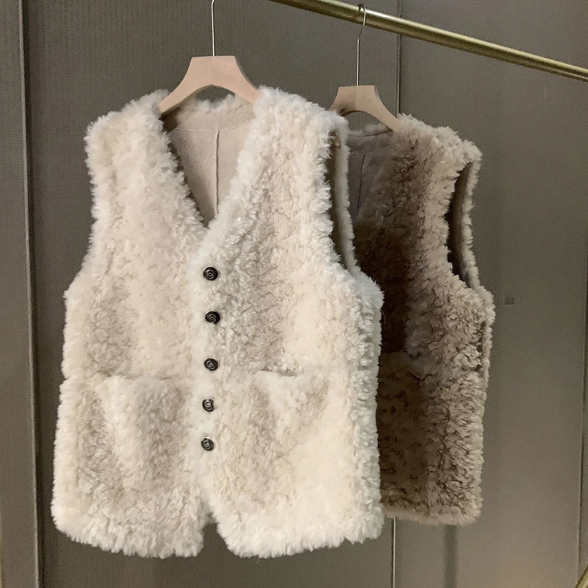 Women's Imitation Lambswool Vest Autumn Winter V-Neck Buttoned Sleeveless Warm Jacket