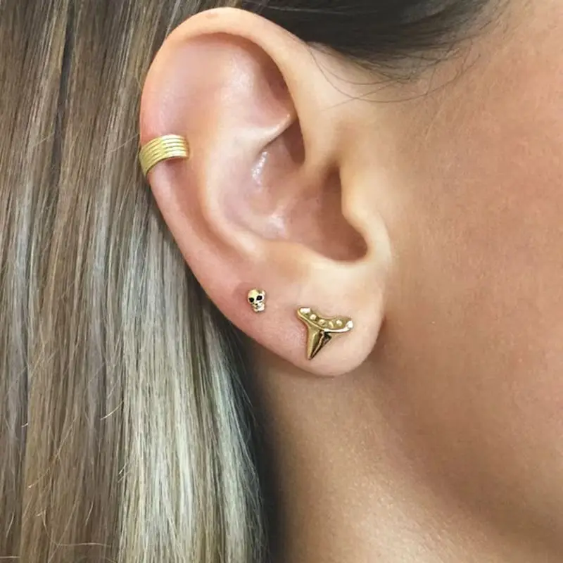 

Boho Dainty Shark Tooth Stud Earrings for Women Girls Minimalist Shark Teeth Studs Earrings Shining Female Friends Jewelry