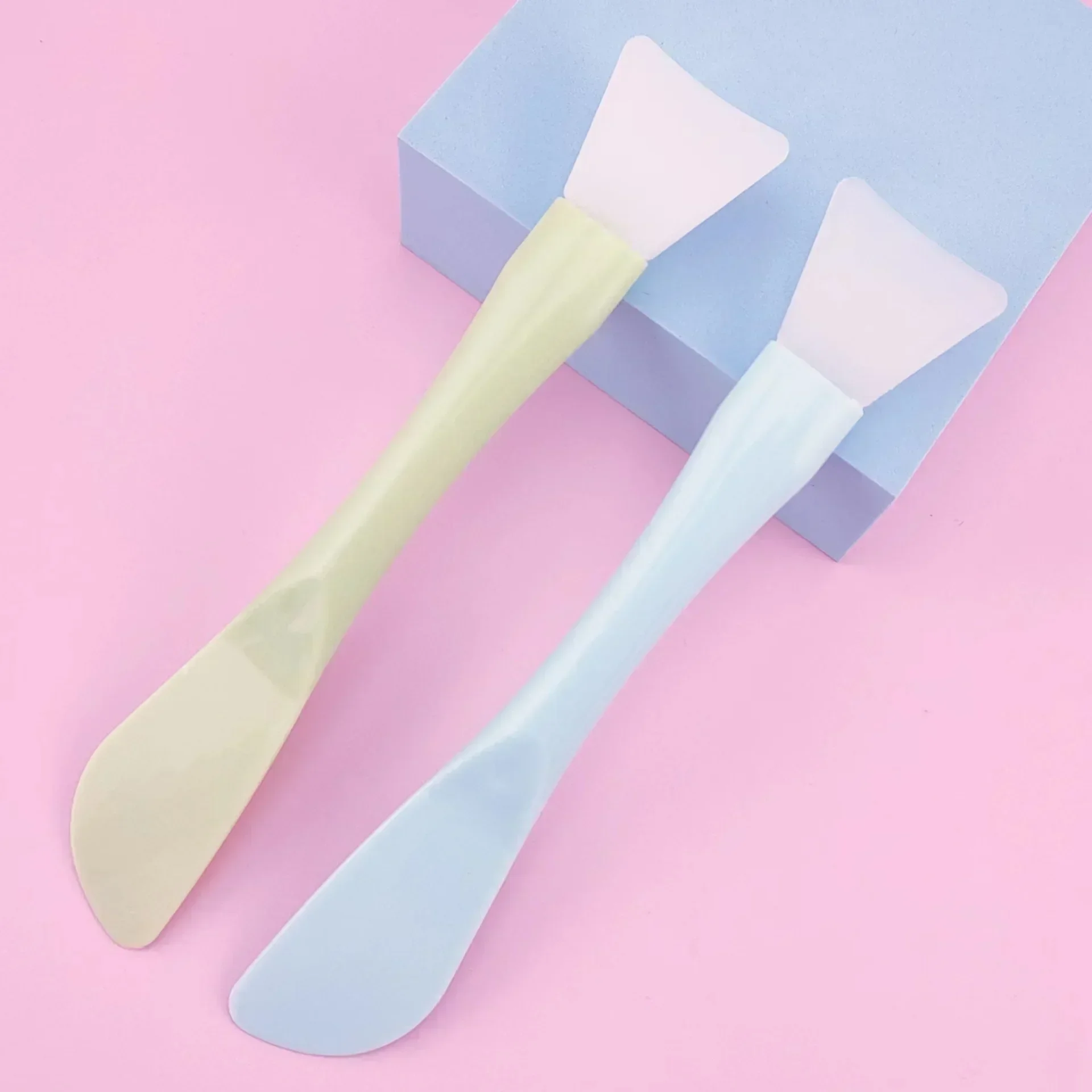 Knife Type Silicone Soft Head WomenCosmetic Spatula Curved Scoop Makeup Mask Cream Spoon Eye Cream Stick Make Up Face BeautyTool