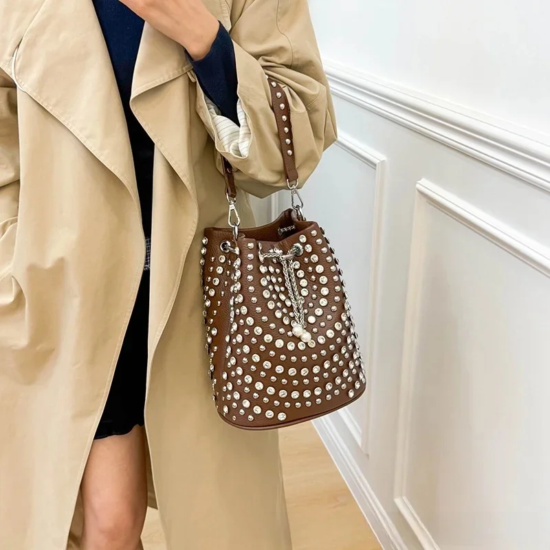 Litchi Pattern Rivet Bucket Bag Large Capacity Shoulder Crossbody Bag Punk Style Retro Fashion Handbag Daily Matching Bag SAC