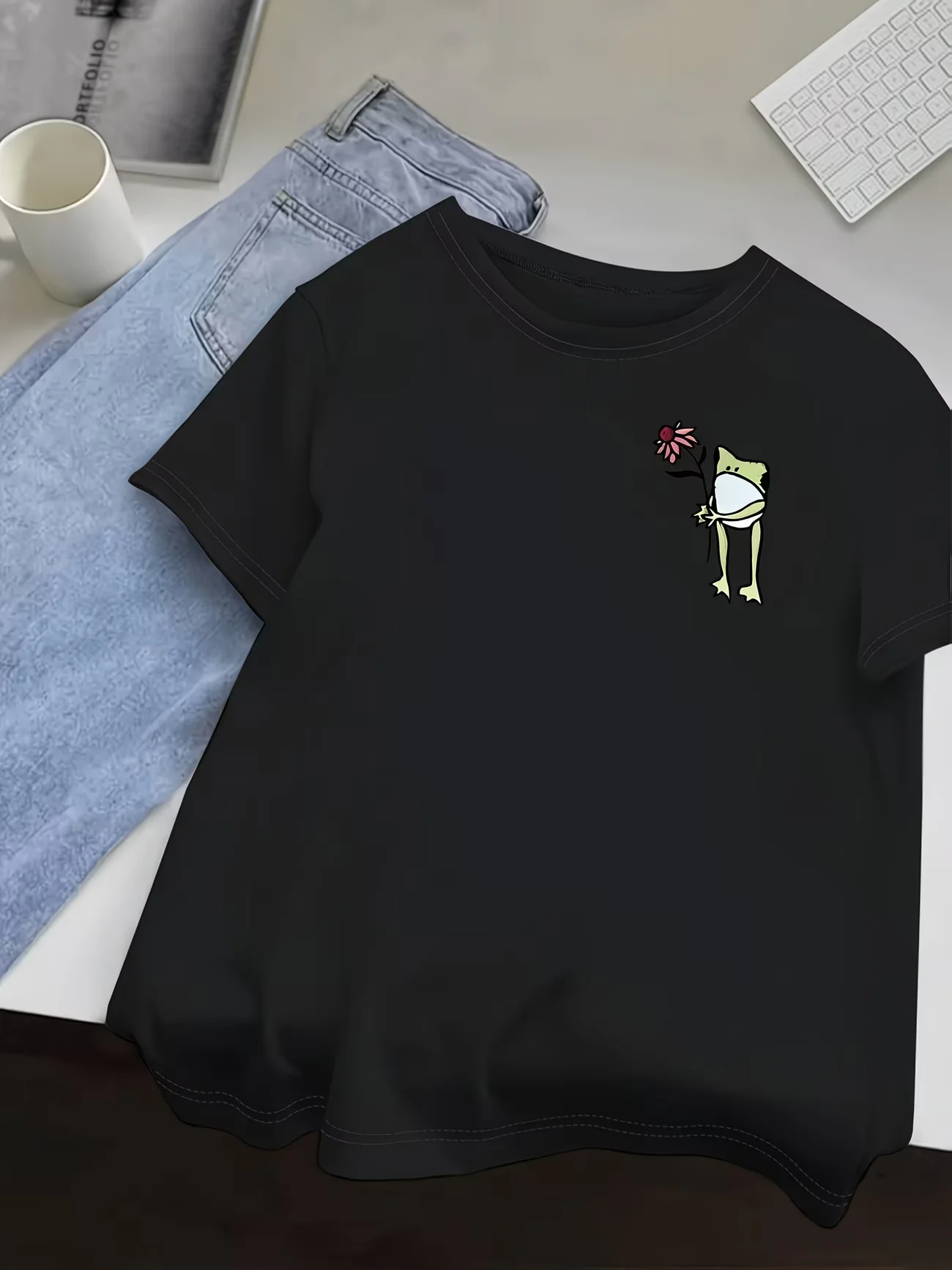 Kawaii Frog Holding Flower Graphic T-Shirt Women Cute Animal Tee Japanese Style Harajuku Summer Short Sleeve O-Neck Lady Top