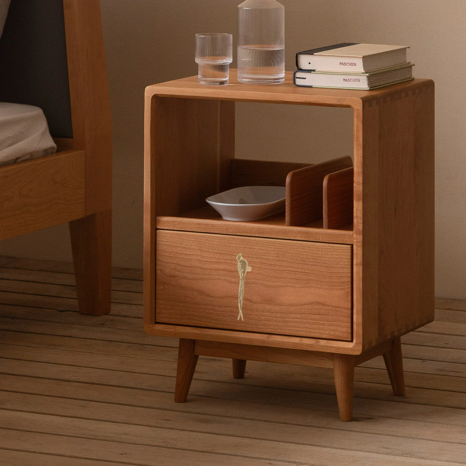 

Brass Drawer Pull Handle with Elegant Bird Motif Unique Cabinet Knob for Furniture Retro Style Door Grip Hardware Fixture