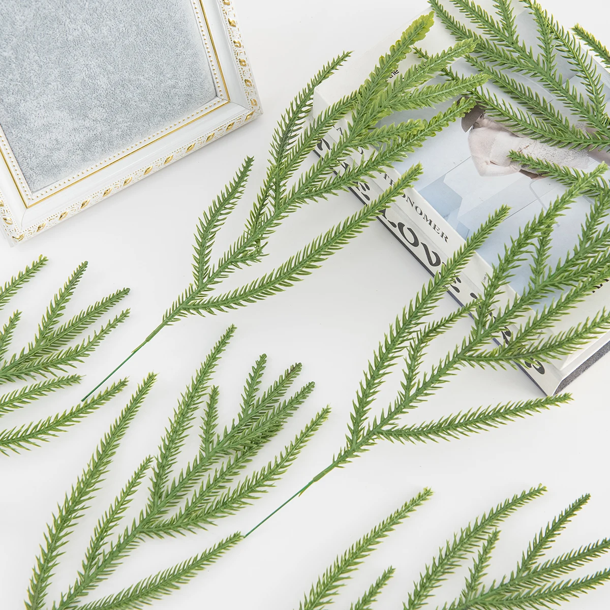 

5pcs/10pcs Artificial Plant Pine Needle Cypress leaves Plastic Christmas Tree Wreaths Home Outdoor Garden Diy Wedding Decor