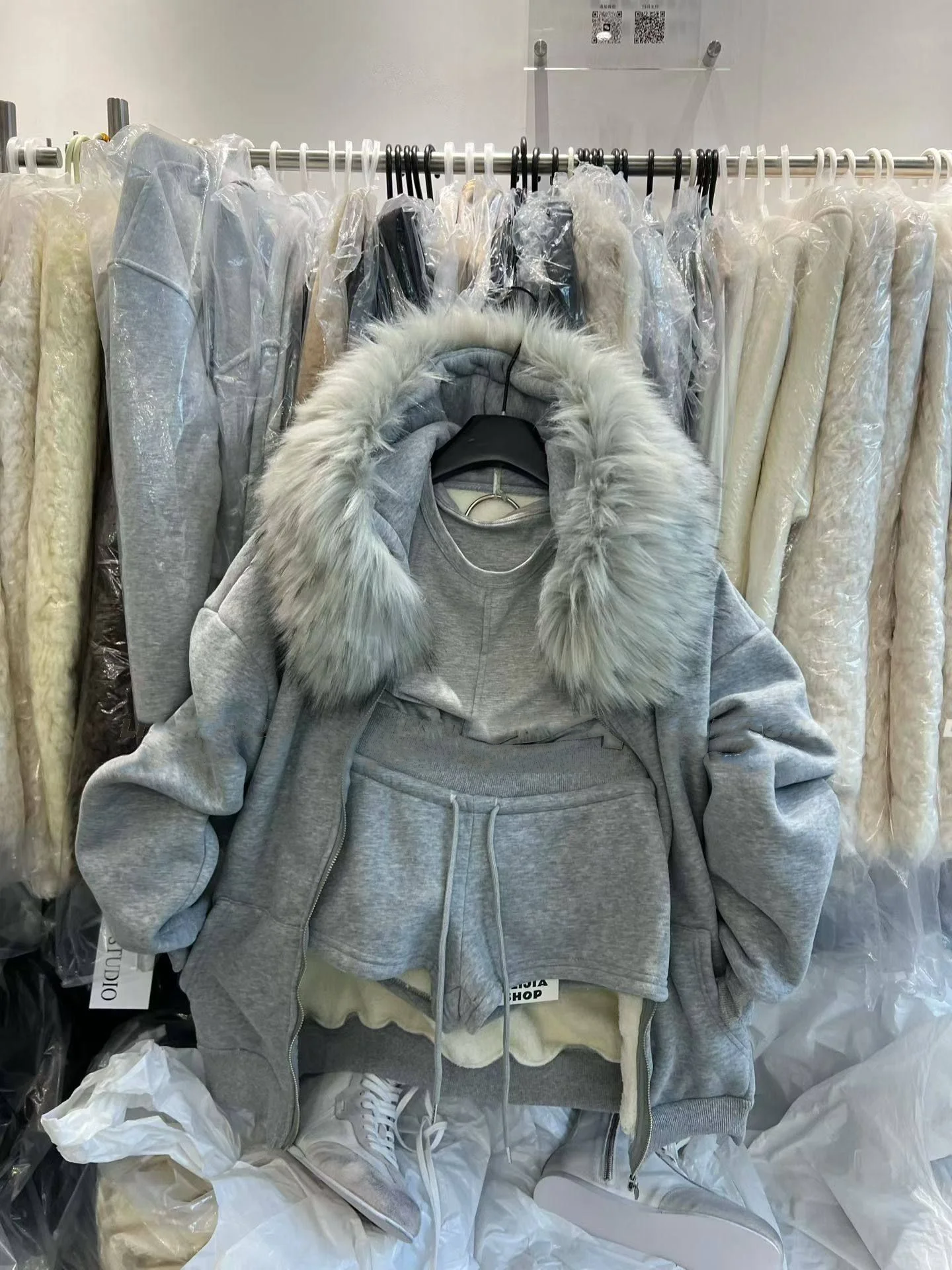 

Women's Fleece Lined Hooded Jacket And High Waist Shorts Two Piece Set Detachable Large Fur Collar Fashionable Winter Outfit