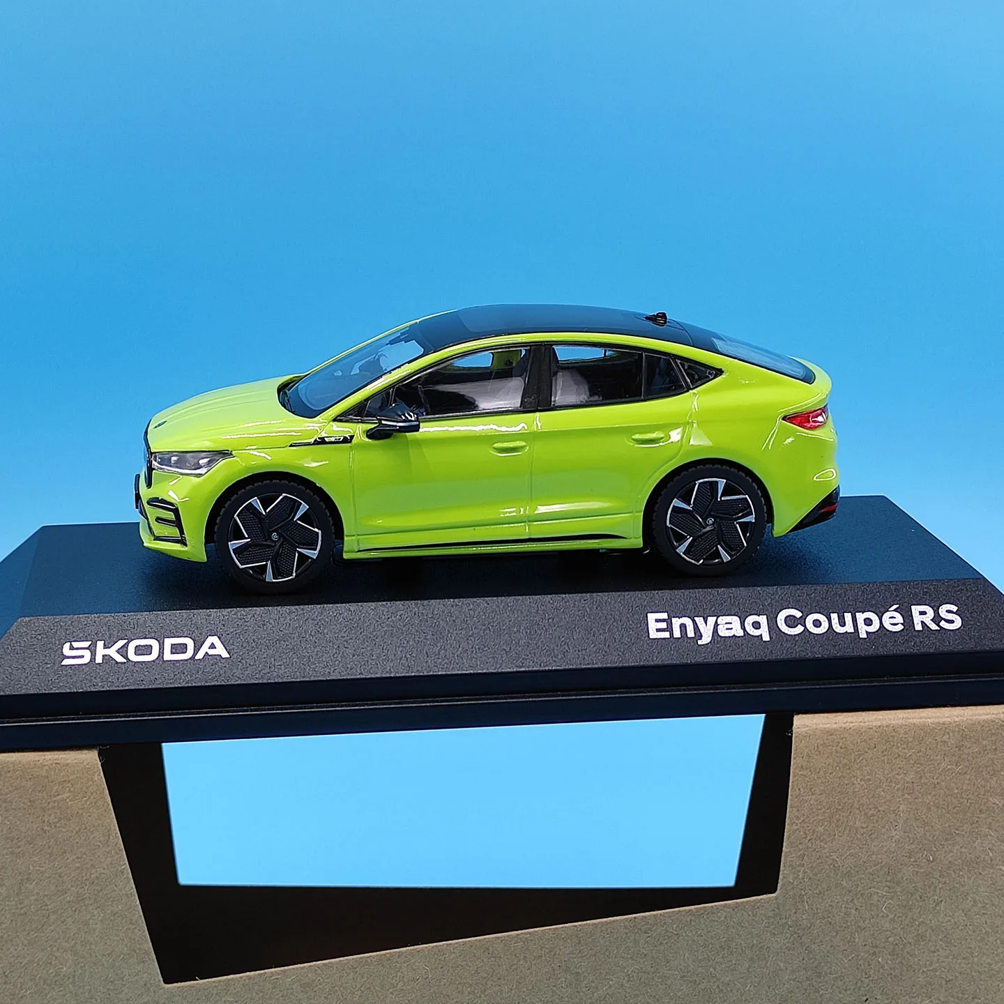 Diecast iScale 1:43 Scale Enyaq Coupe RS Alloy Car Model