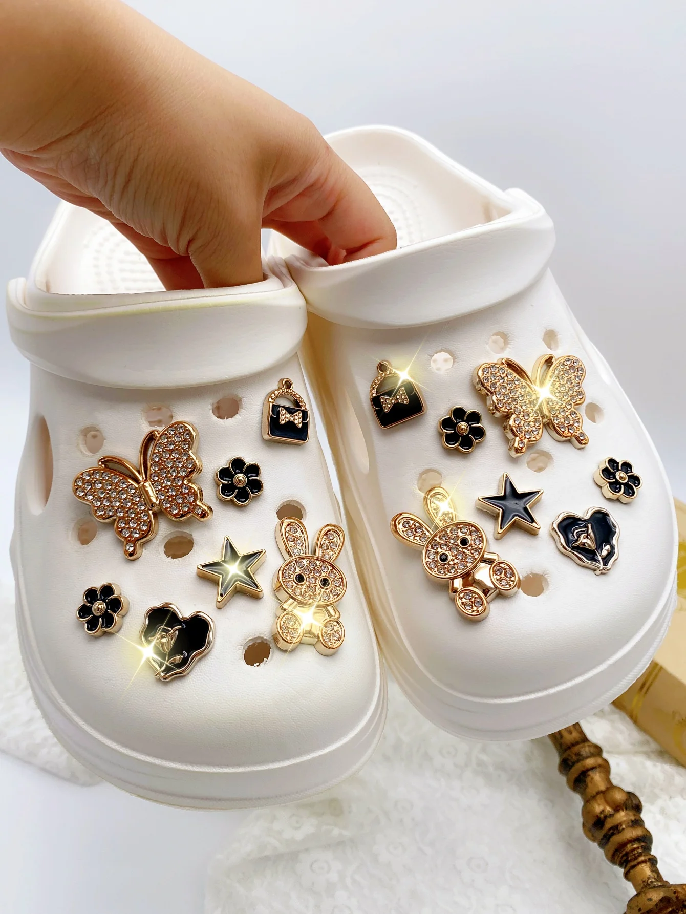 

14 pieces of gold dot diamond butterfly, rabbit, black five-pointed star, rose heart, bow bag, flower shoe buckle DIY decoration