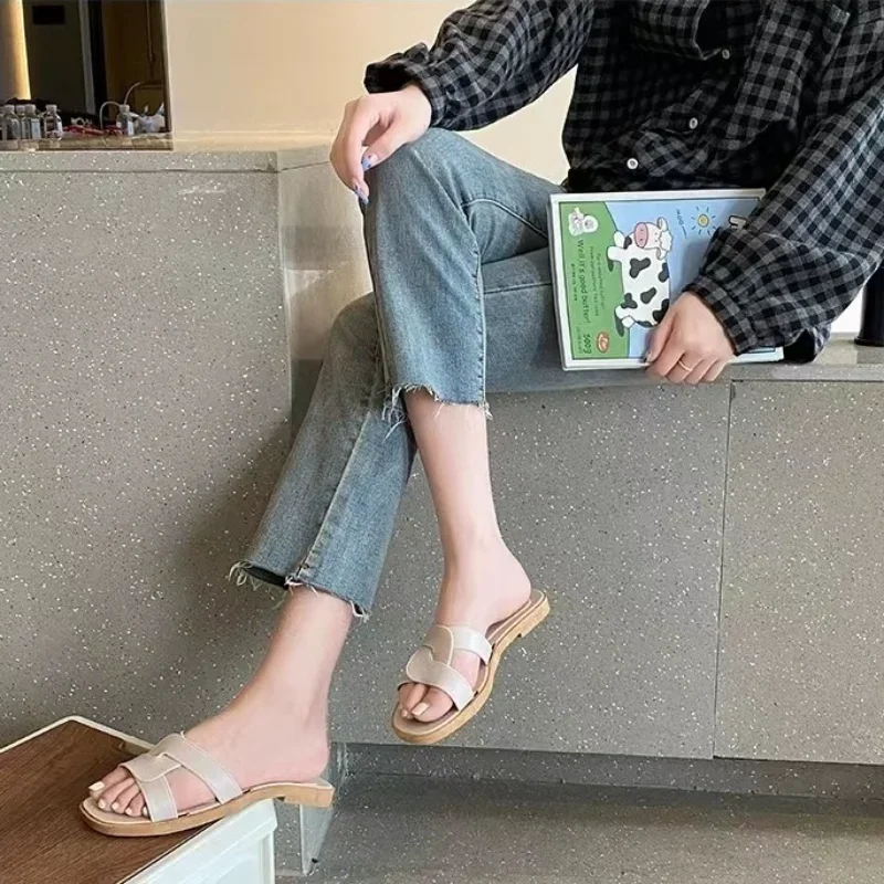 White Women\'s Slippers and Ladies Sandals Brown Slides Open Toe Outside Indoor Flat Shoes on Beach Black Wholesale New Fashion B