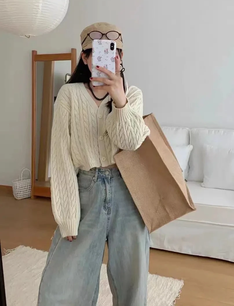 Fashionable V-Neck … - image