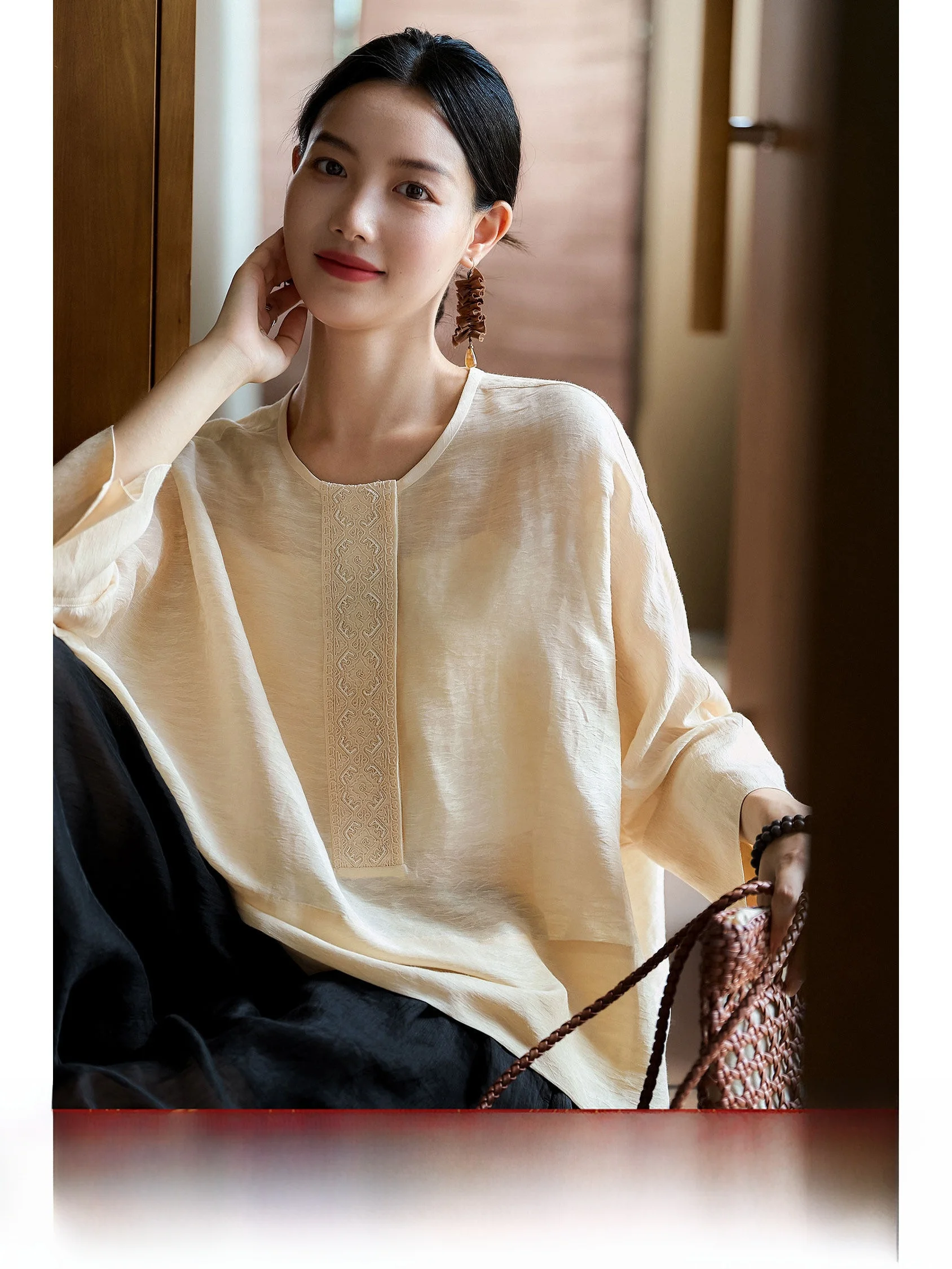 

XiaoHanGe round Ne Embroidered Silk irt Women's Faionable Design Sensation Asymmetrical Hemline Autumn Season Top
