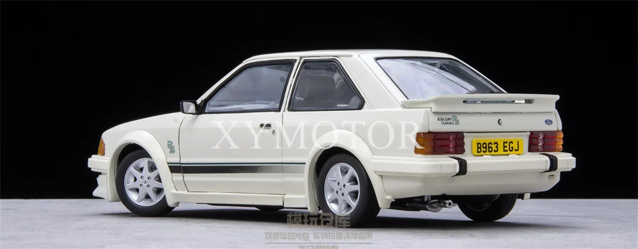 SunStar 1/18 For Ford ESCORT RS Turbo 1984 Diecast Model Car Toys Hobby Gifts White Display Ornaments Collection