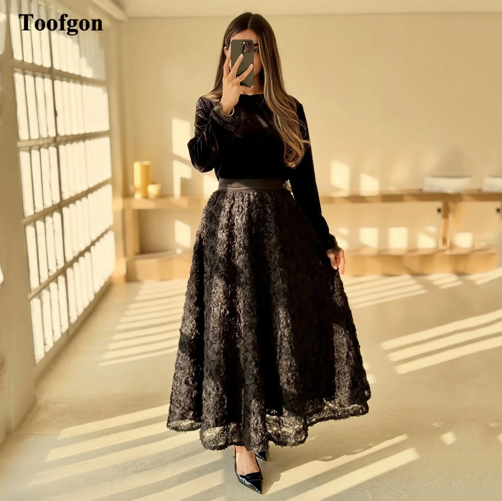 Toofgon أسود مخملي زهور ثلاثية الأبعاد فساتين لحضور الحفلات الموسيقية مخصصة بأكمام طويلة المرأة العربية مناسبة رسمية حفلة ميدي فساتين سهرة 2026