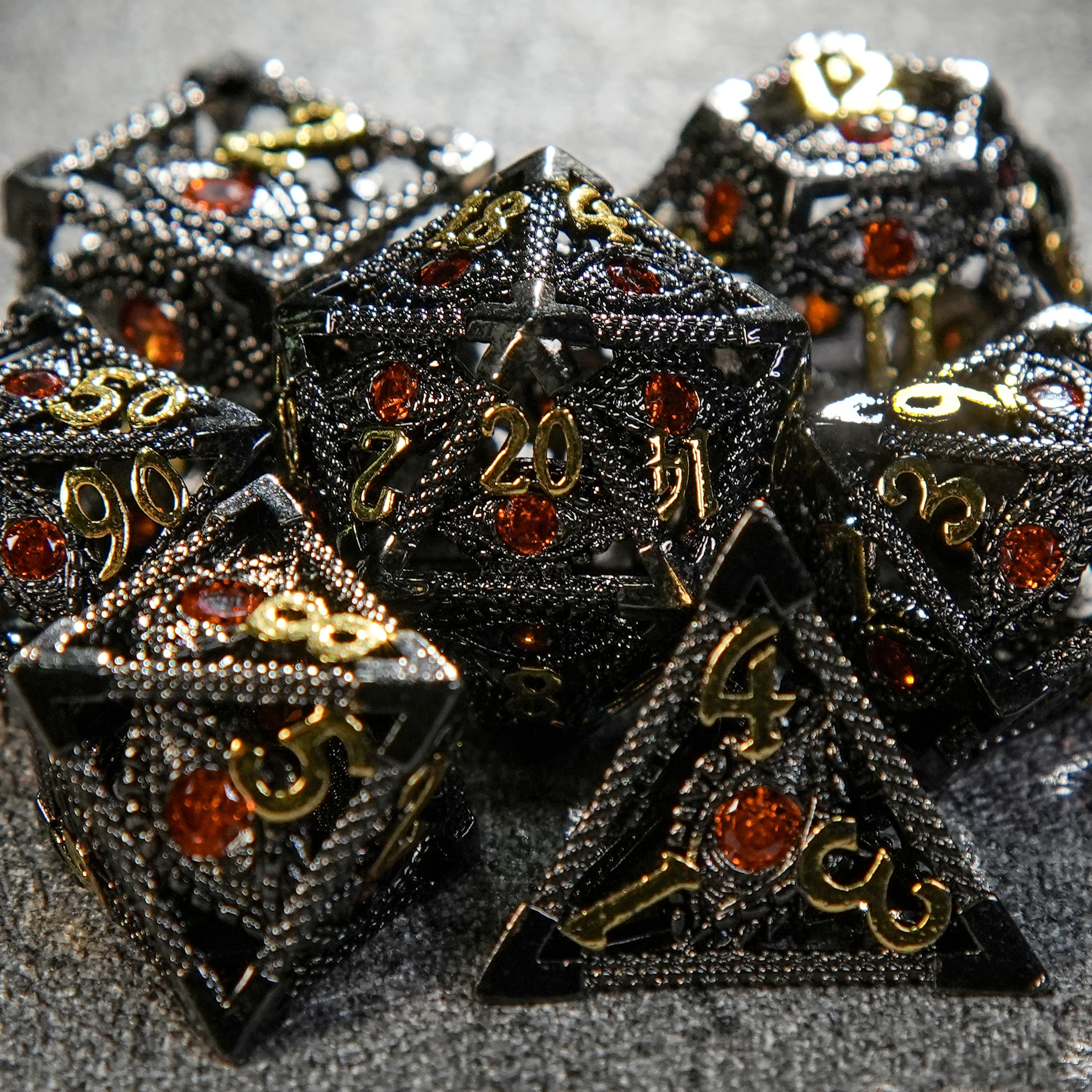 

7Pcs Metal Hollow Black Gold Red Gemstone DND Dice Set D&D Board Game Dungeons Dragon TRPG Polyhedral Dice Table Game