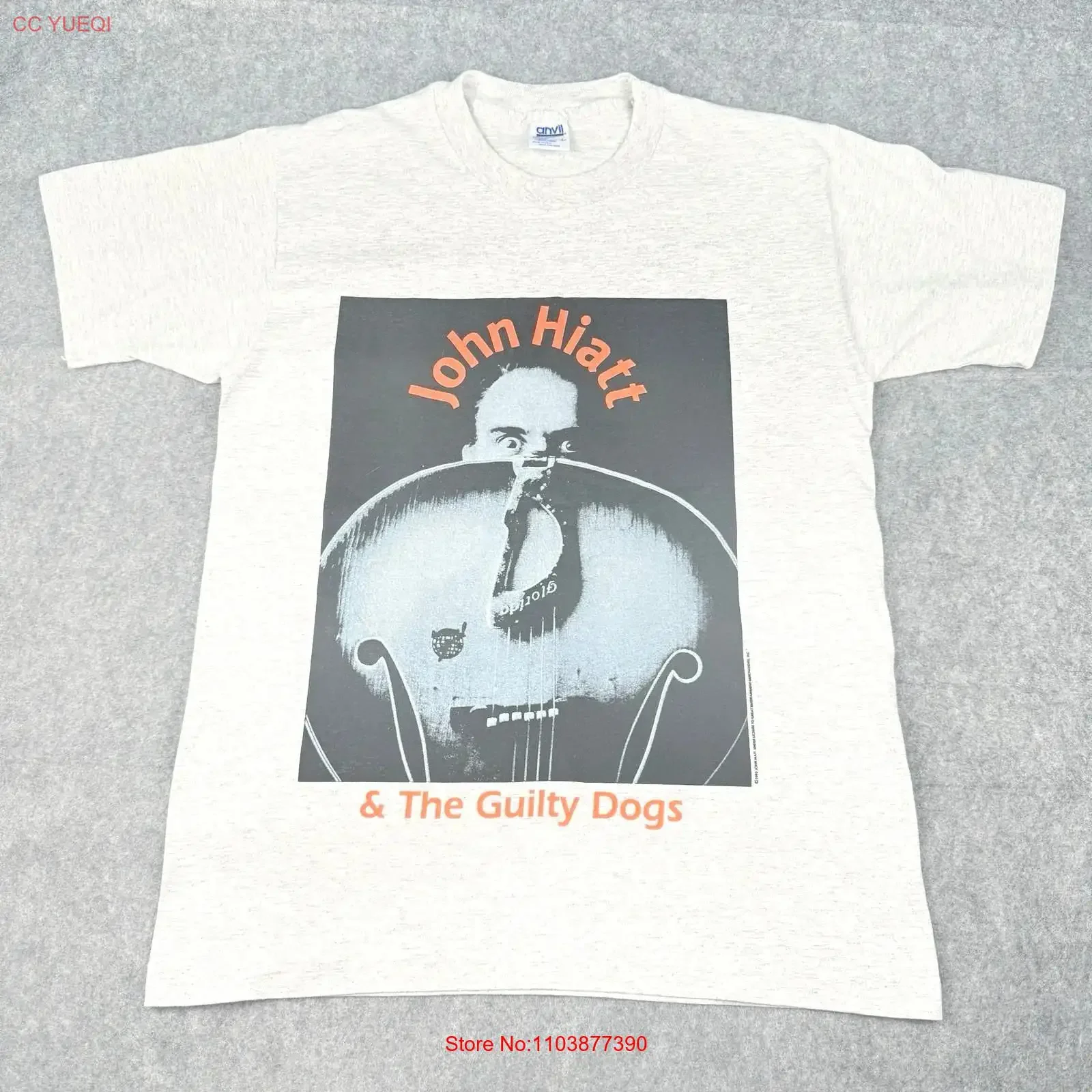Camiseta Vintage John Hiatt Perfectly Good Guitar World Tour Tamanho Grande 1993 1994, com lavagem vintage, ligeiramente casual.