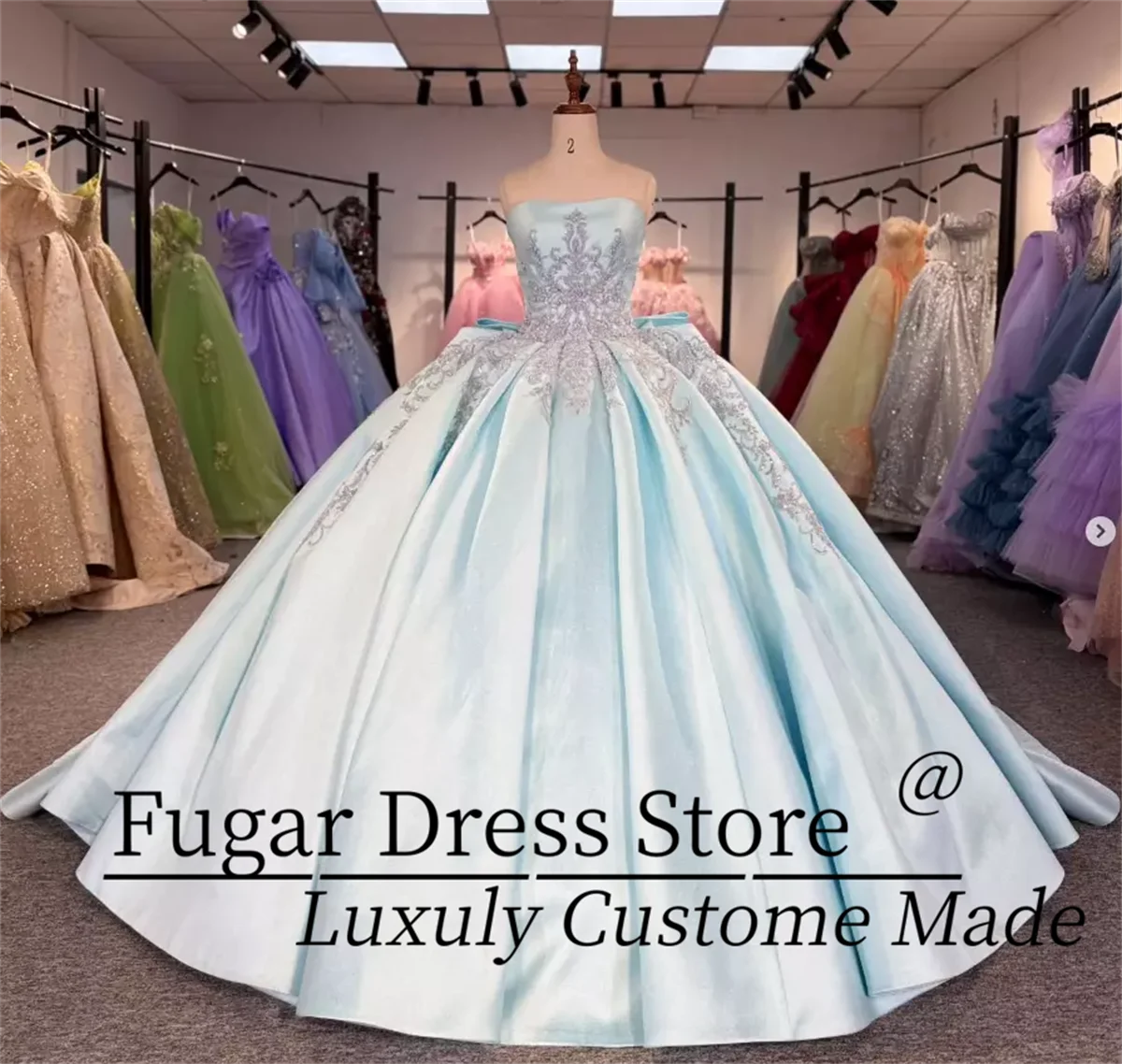 Robe De princesse Quinceanera en Satin bleu ciel, personnalisée, luxueuse robe brodée avec des appliques détachables avec nœud papillon