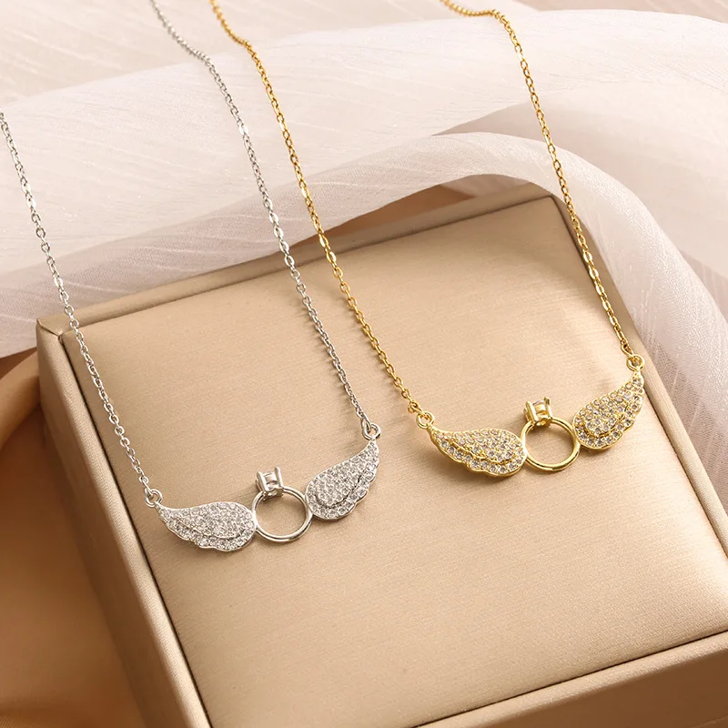 Nuova collana corta di Douyin Fashion con diamanti pieni, ali d'angelo e accessori per catene alla clavicola