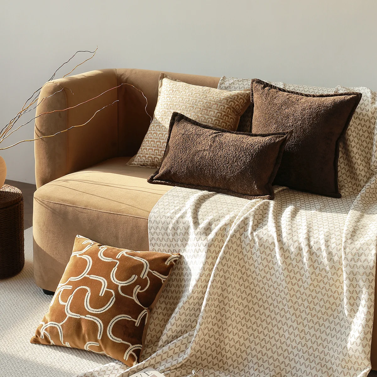 

Premium Italian Black Brown Luxury Cushion Cover Modern High-End Leather Stitching Chenille Texture Pillow Covers Decorative