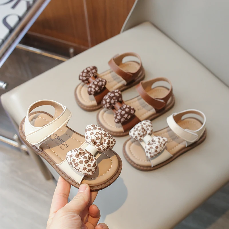 

Новинка 2023 года, летние сандалии, новая модная обувь для девочек на мягкой подошве, пляжная простая универсальная модная легкая элегантная обувь принцессы в стиле ретро