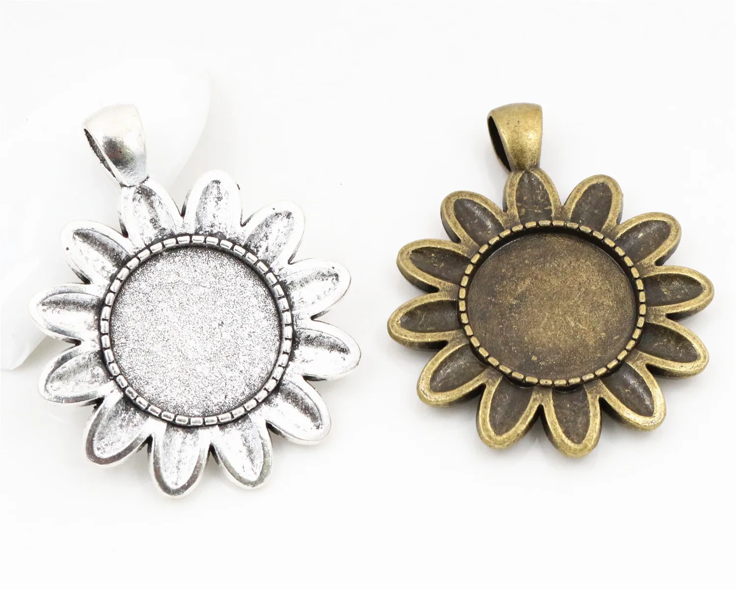 5pcs 18mm Inner Size Antique Bronze And Silver Plated Sun Flower Connection Style Cabochon Base Cameo Setting Charms Pendant