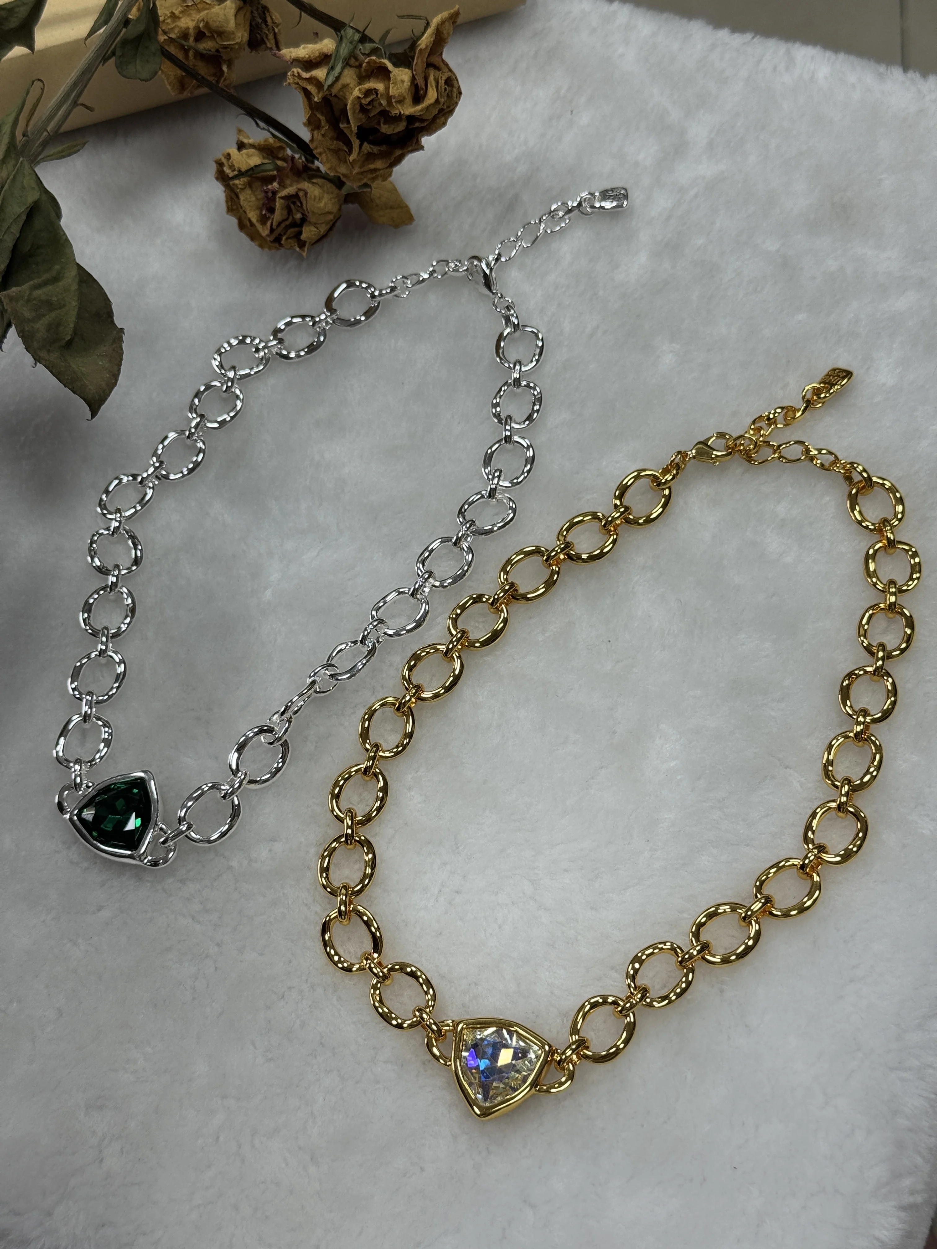 

Chic UNOde50 Necklace: Silver-Gold Blend, Budget Luxury Upgrade bySpain UNOde50 Store (4.1 | 134 sold ) 1 sold bySpain UNOde50 S