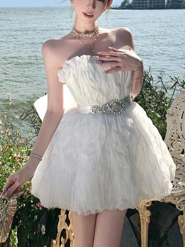 

Luxury Bow Diamonds Chest Hugging Dresses Spring Women White Sleeveless Mini Dress New Summer High Waist Lace Up Strapless Dress