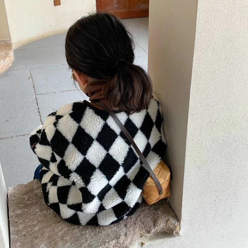 الفتيات ملابس خارجية ملابس الأطفال الكورية 2025 الخريف والشتاء موضة جديدة الصوف منقوشة الصوف الدافئة صوف الضأن سترة غير رسمية #4