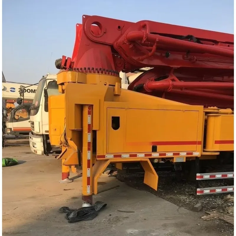 YG 52m Concrete Boom Pump, Vibration Reduction Technology, High Stability Truck Mounted Pump for Safety Construction Work