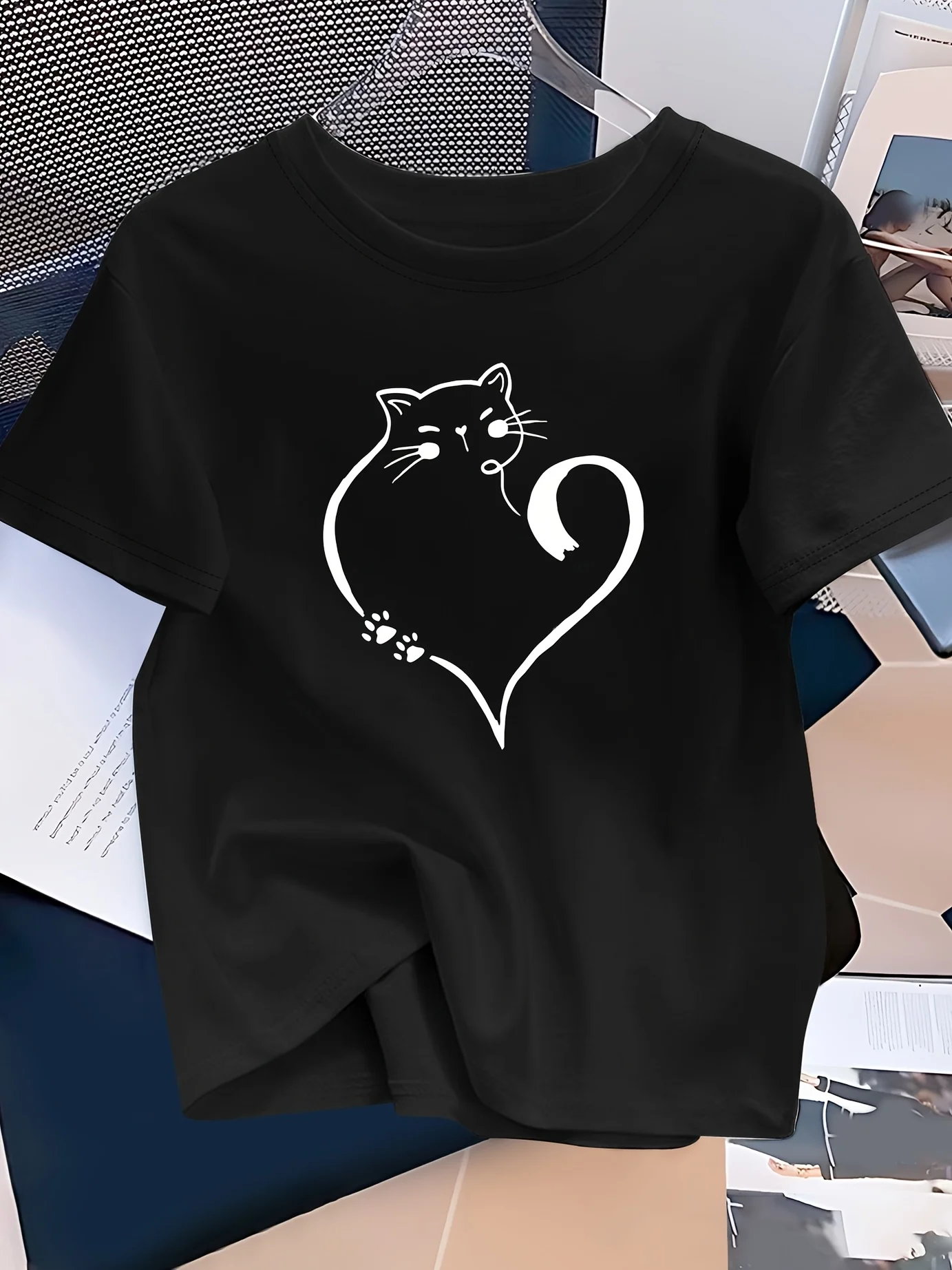 

Женская футболка с милым принтом кота и сердца, мягкая повседневная футболка с круглым вырезом и коротким рукавом, повседневная одежда, футболка с рисунком кота, модная футболка с графикой Y2K