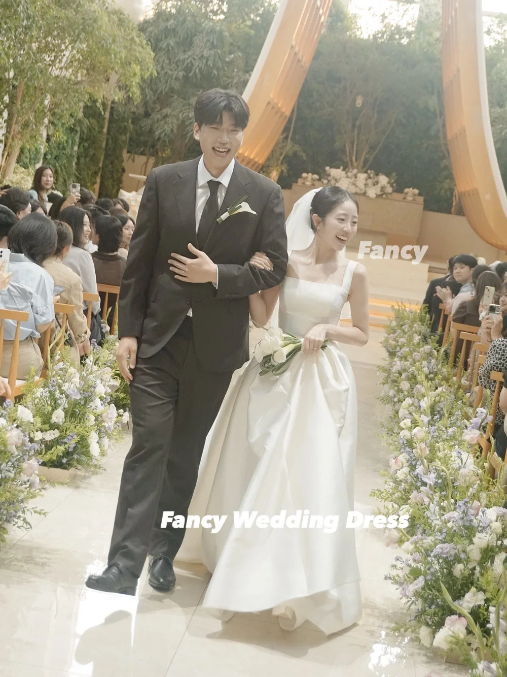 Abito da sposa elegante con scollo quadrato, linea ad A, abito da sposa in morbido raso, senza maniche, corsetto posteriore personalizzato