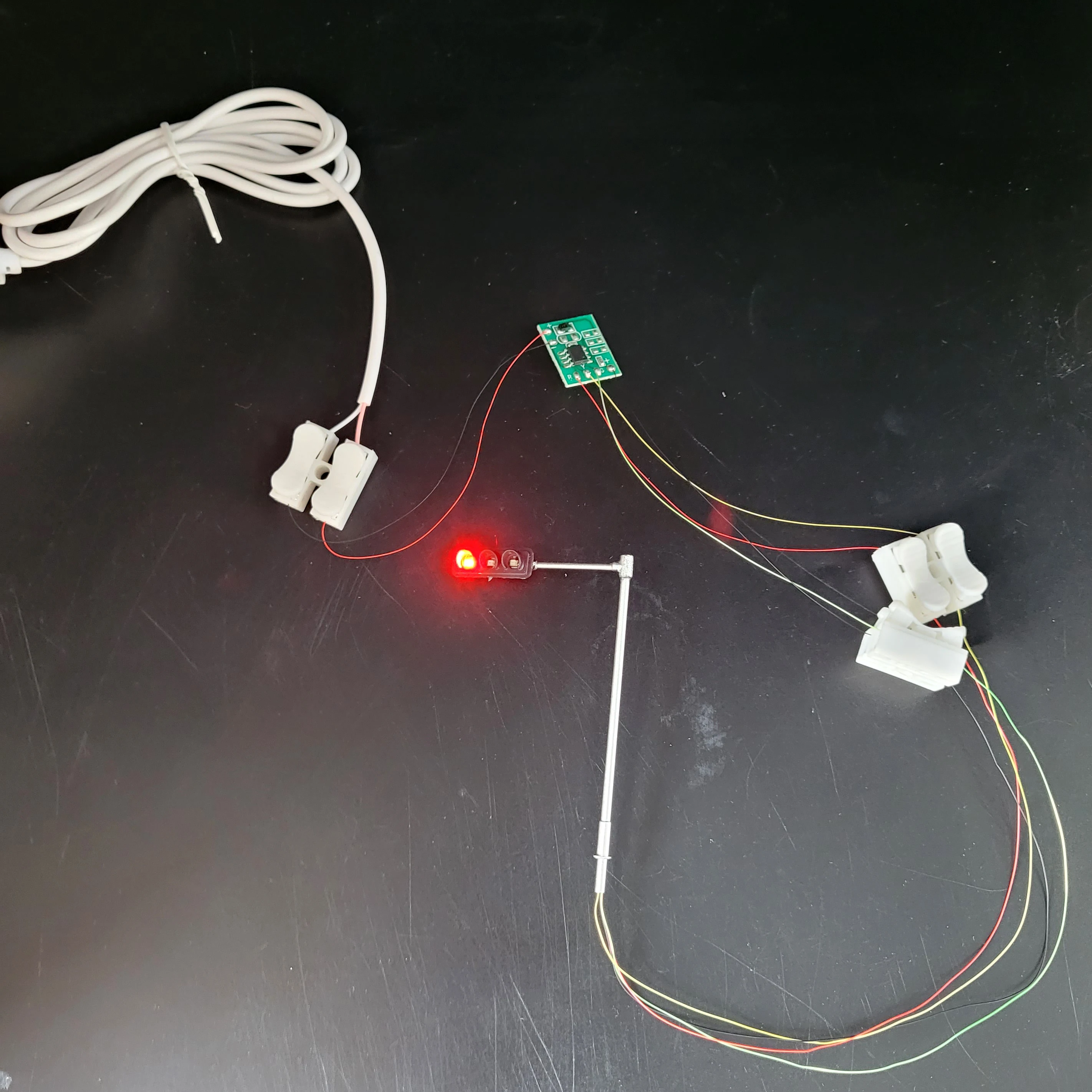 HO Scale Model Traffic Lights with Controller/Operating Pole Mount Overhead Traffic Lights/Train Railway/Railroad Layout