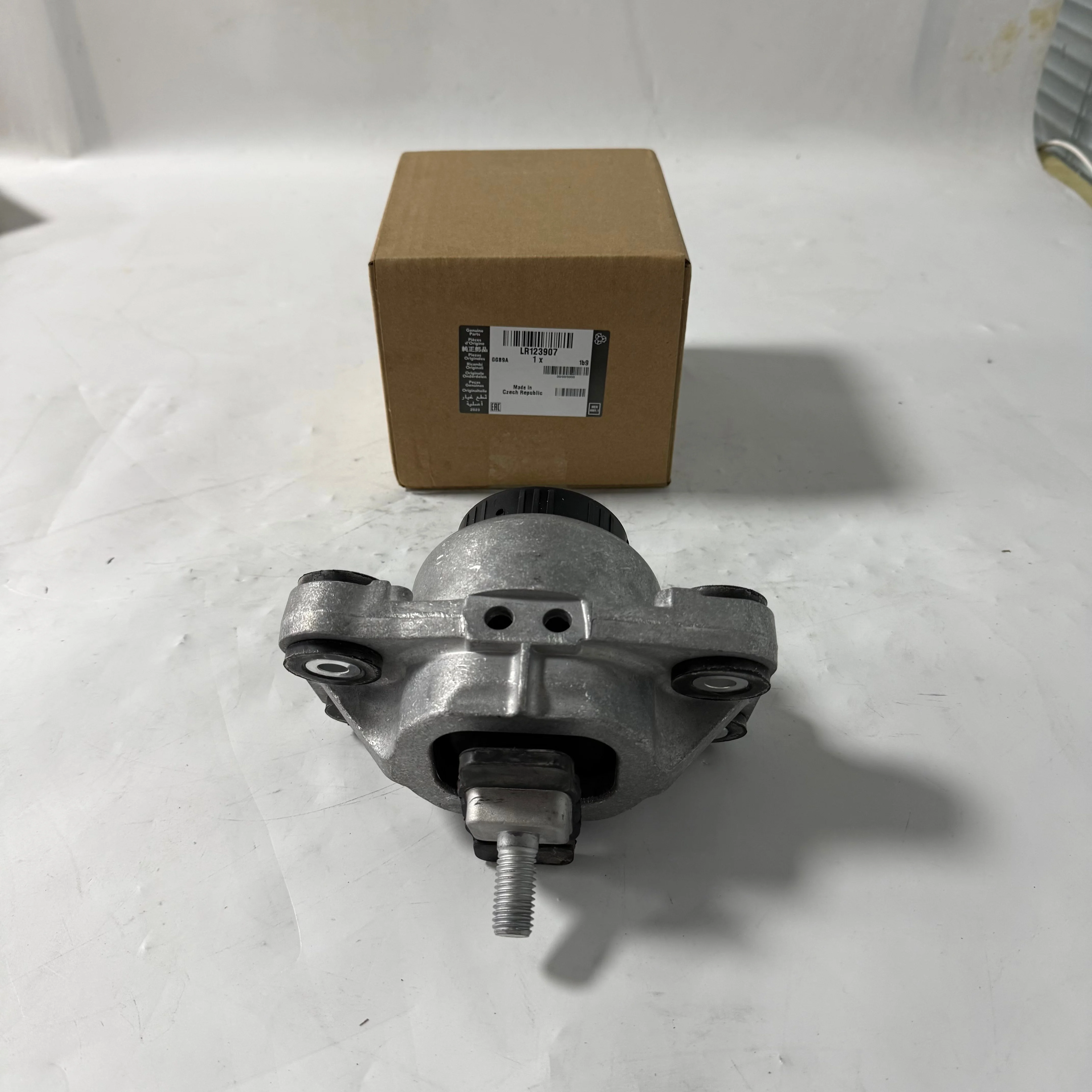 LRO57632 LR123907 Auto Parts Engine Motor Mount Engine Mounting Suitable for Land Rover Discovery 5 Range Rover Sport