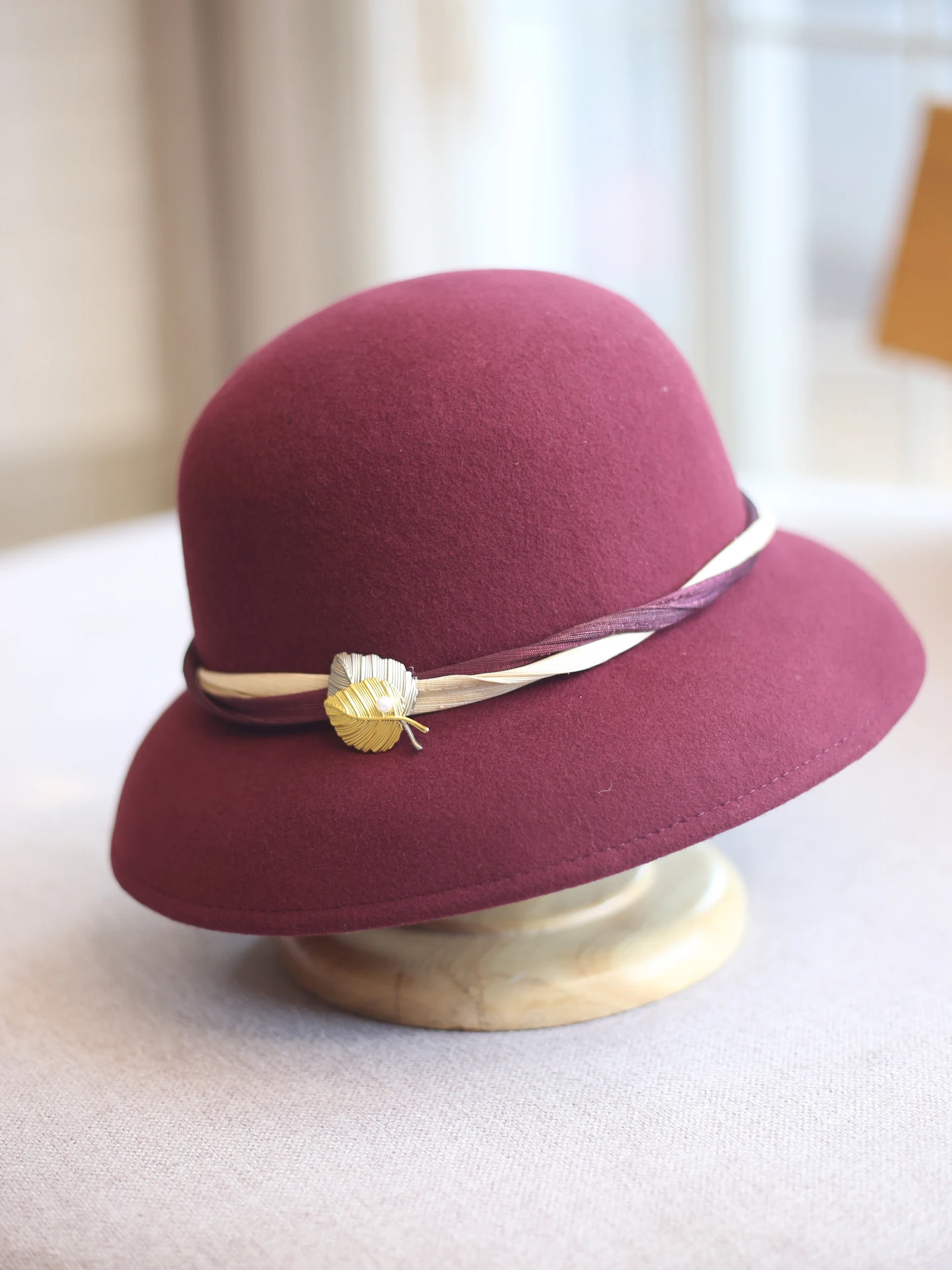 retro-wool-felt-hat-women's-autumn-winter-hepburn-style-small-gift-hat-elegant-flannel-decorated-round-top-woolen-pot-hat-lam