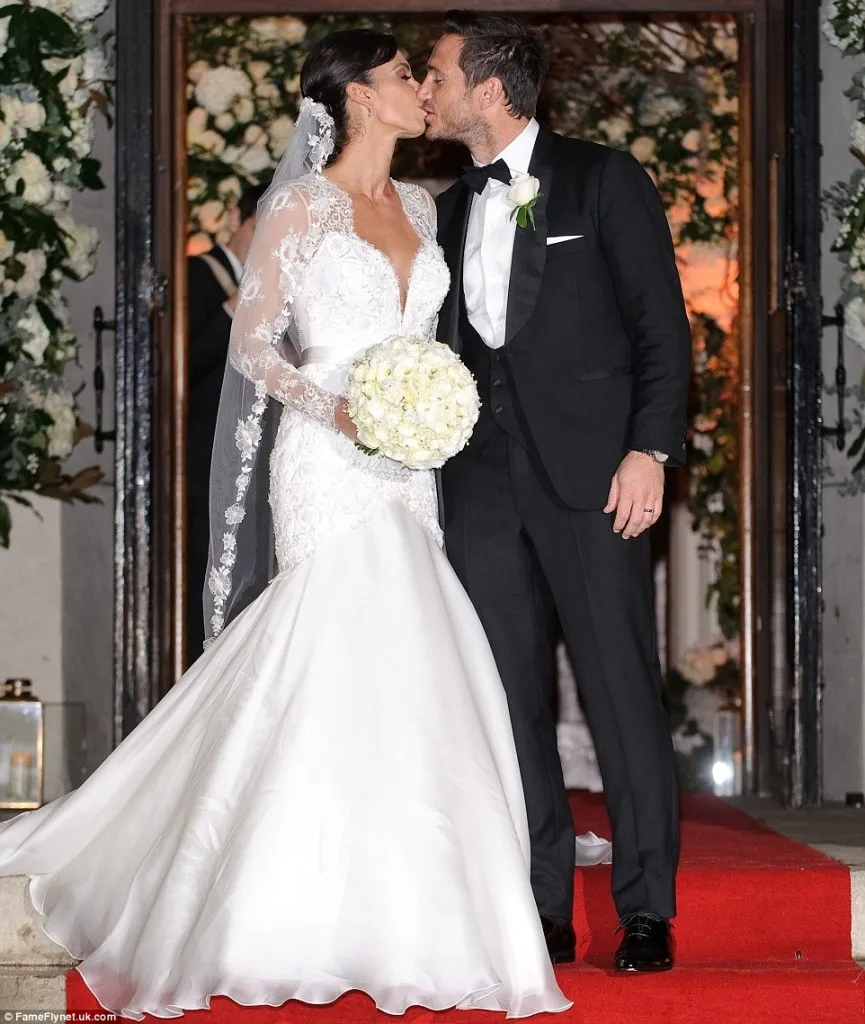 Impressionante longo mangas compridas vestido de casamento cetim de seda organza saia e bordado rendas sereia igreja vestido de noiva sheer mergulhando pescoço